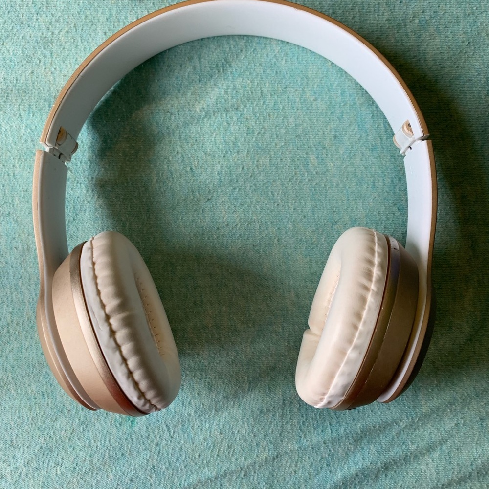 Headphones - Picture 2 of 3